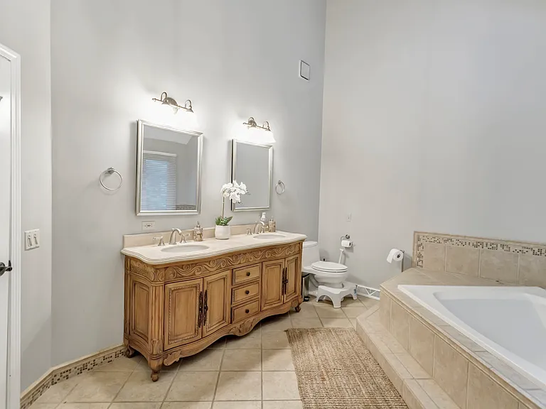 985 Chapel Ct N — Photo 26