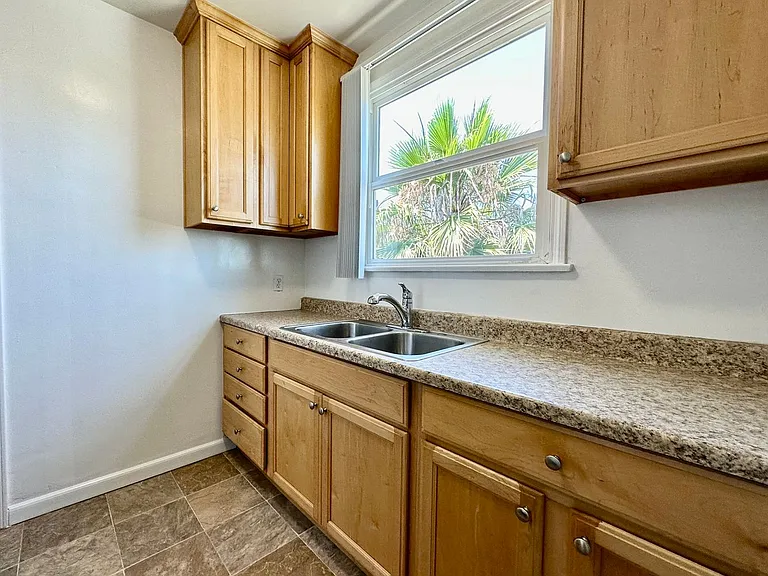 4464 Illinois St — Photo 5