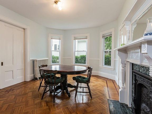 3rd image of 27 Parsons St #27