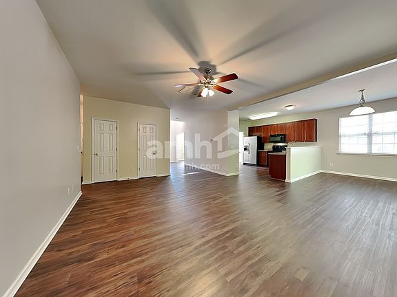 4th image of 109 High Creek Ct