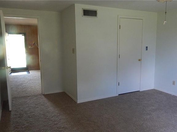4th image of 148 Whispering Oaks