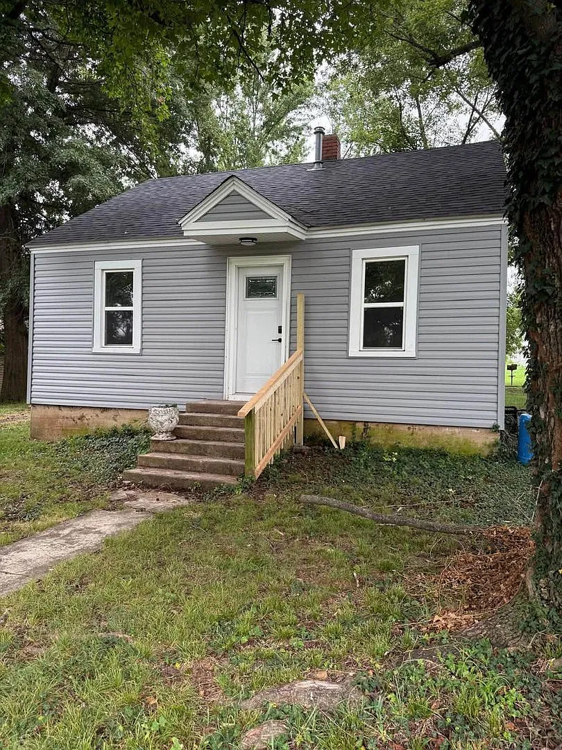 Freshly Renovated Home for Rent in Stockton, MO! — Photo 1