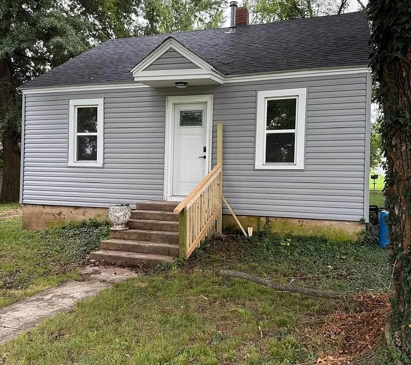 502 E Locust St
