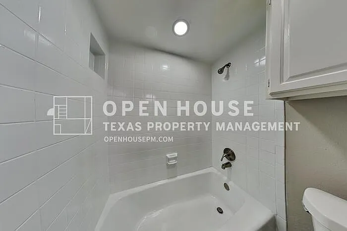8607 Pines Place Dr — Photo 17
