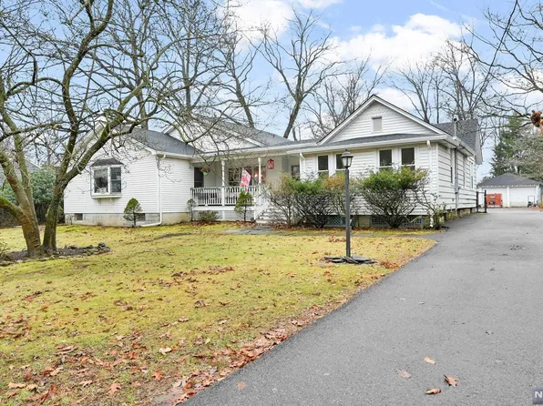 21 Fairview Ave, Park Ridge, NJ 07656