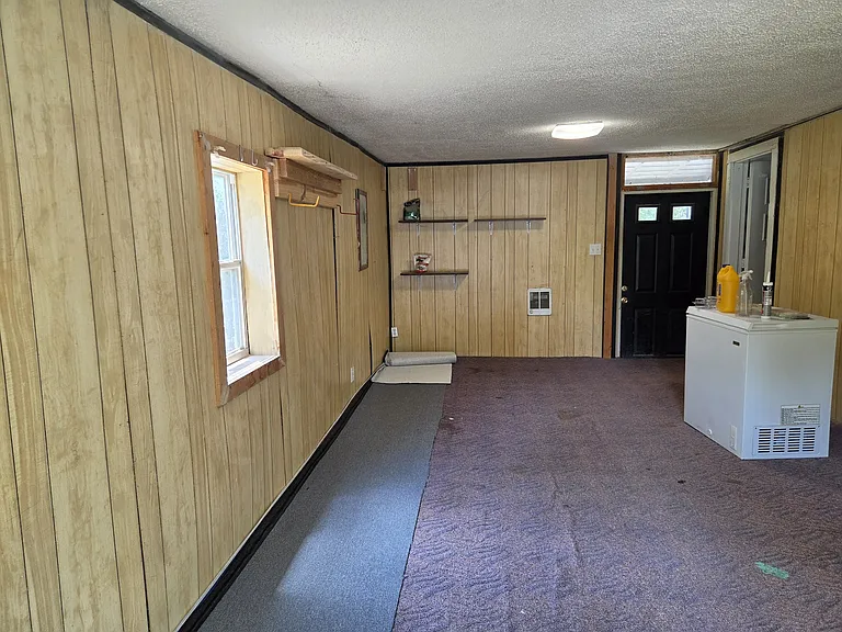 2439 Yates Dr — Photo 2