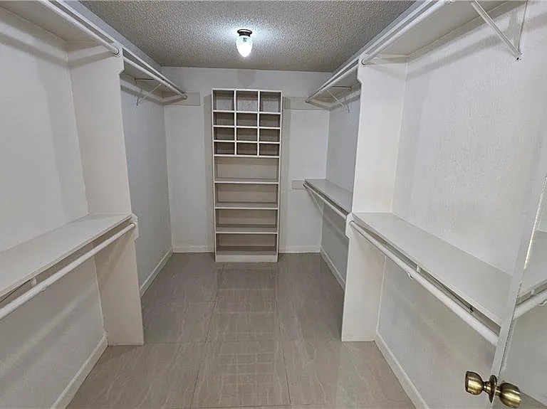 705 Kerry Ln — Photo 12