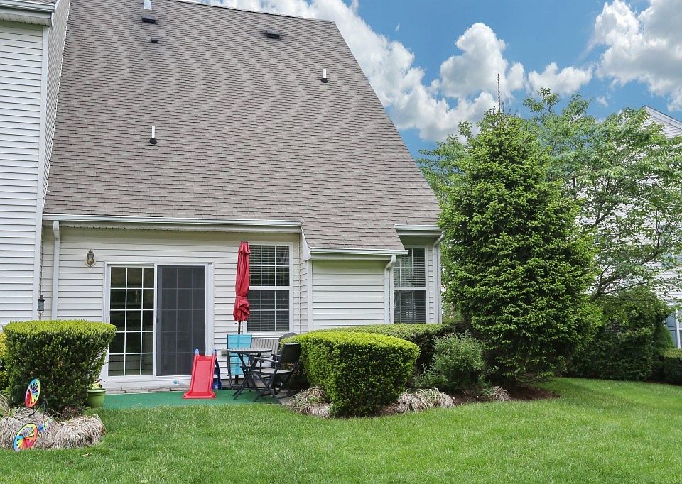2nd image of 142 Cambridge Dr