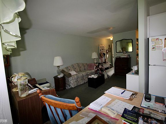 5th image of 263 Carlson St