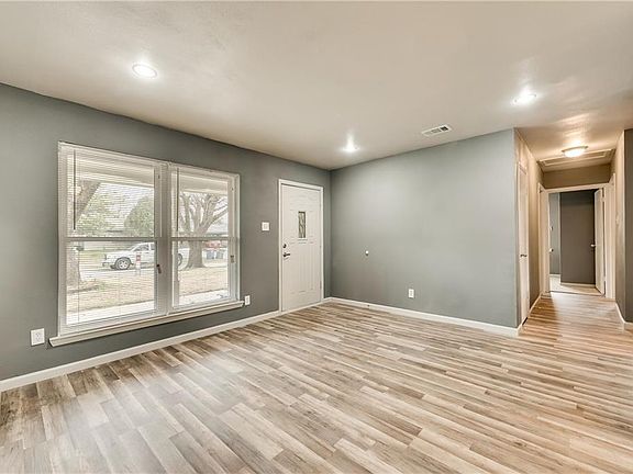 5th image of 409 Woodmont Dr