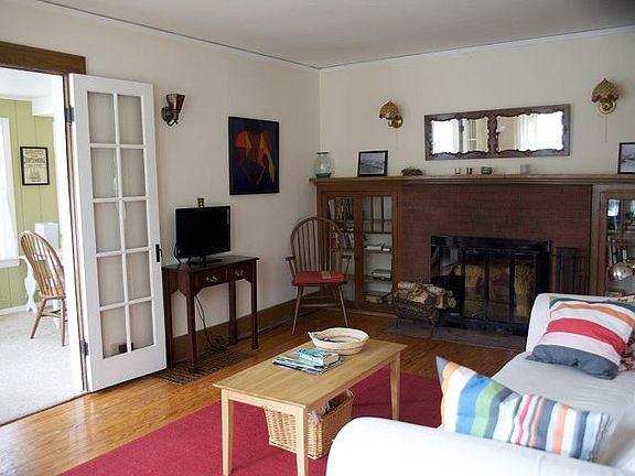 2nd image of 245 Spear St