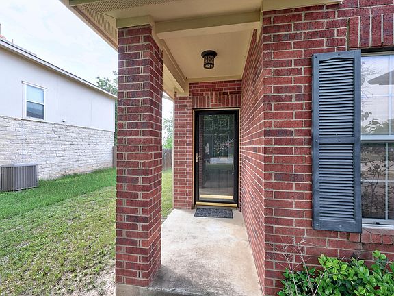 3rd image of 914 N Creek Blvd