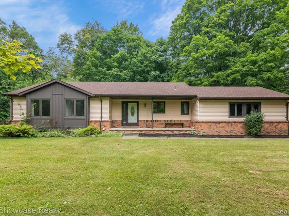 21233 Hugo St, Farmington Hills, MI 48336