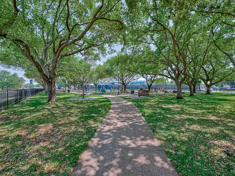 12218 Brighton Ln — Photo 30
