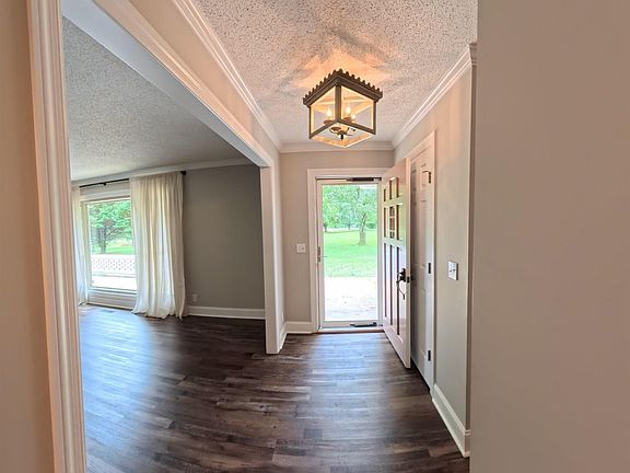 3rd image of 108 Brock St