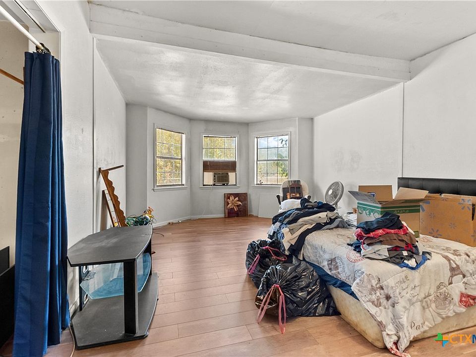 13th image of 1307 W Mesquite St