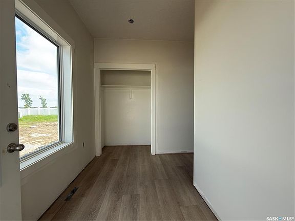 5th image of 858 DeLaet BAY