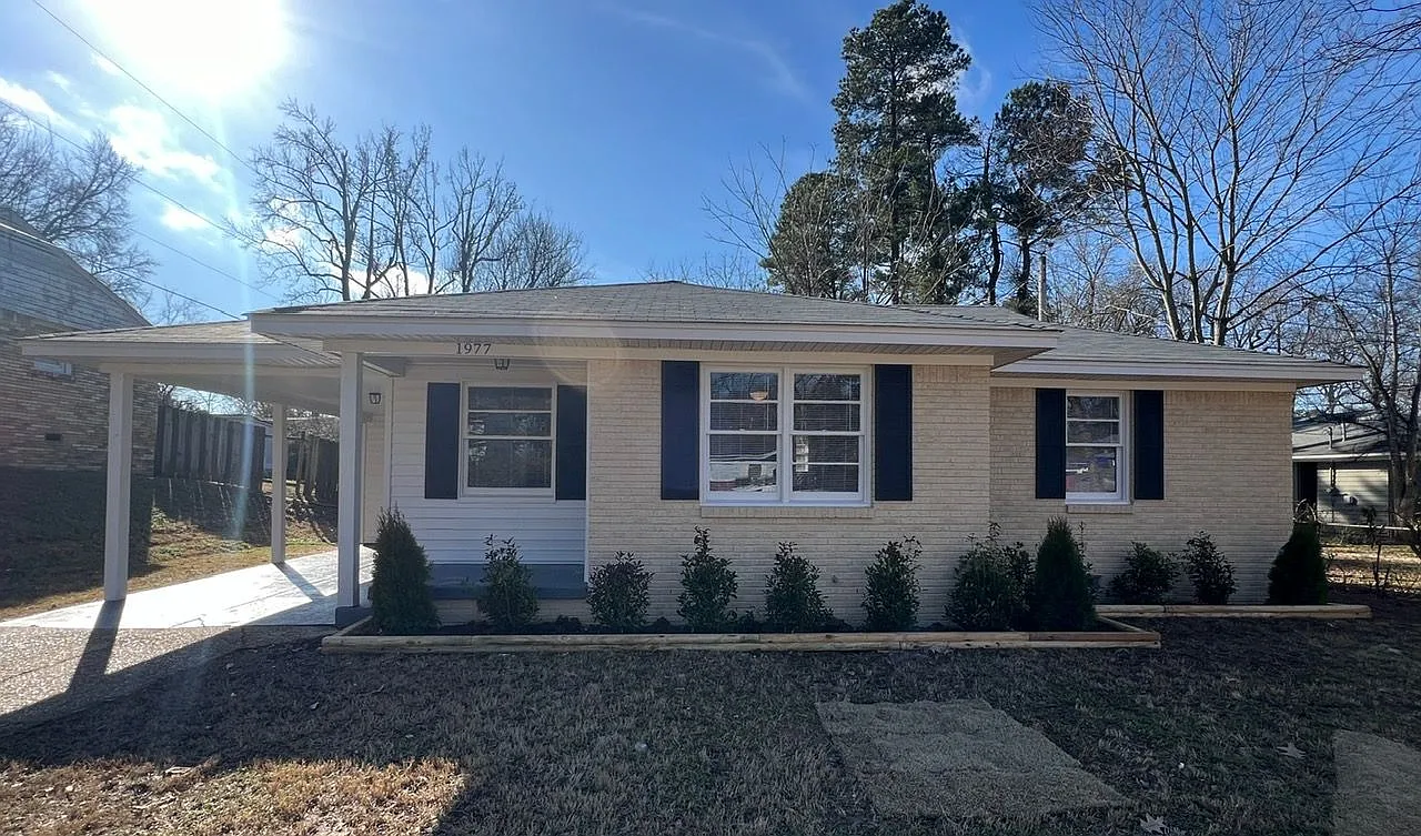 1977 Gayle Ave — Photo 1