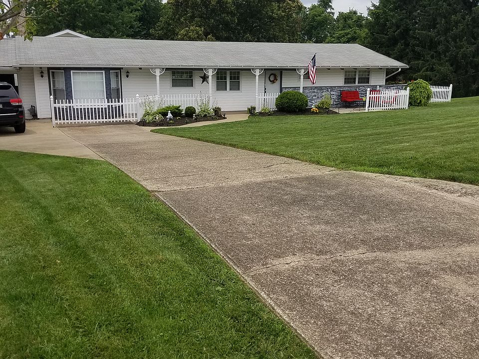 1st image of 300 Hillcrest Dr