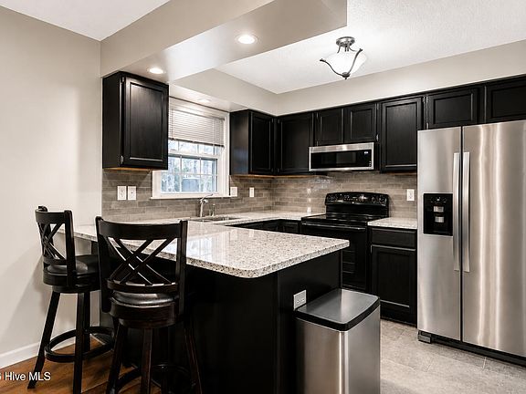 4th image of 101 Laforet Court