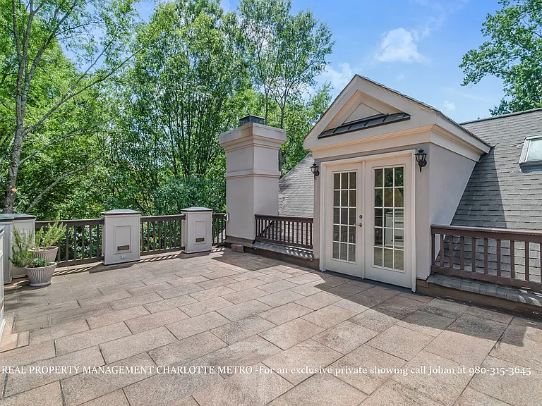 529 Queens Rd — Photo 87