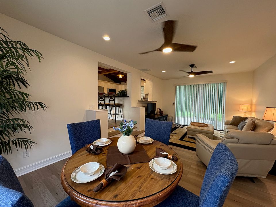 Large comfortable Dining & Living Room w/ Smart TV & Private Patio furniture out the sliding doors!