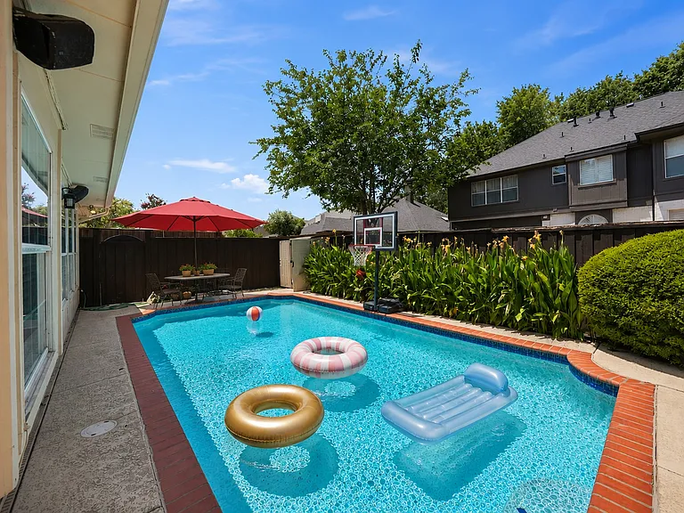 21 Heritage Way — Photo 3