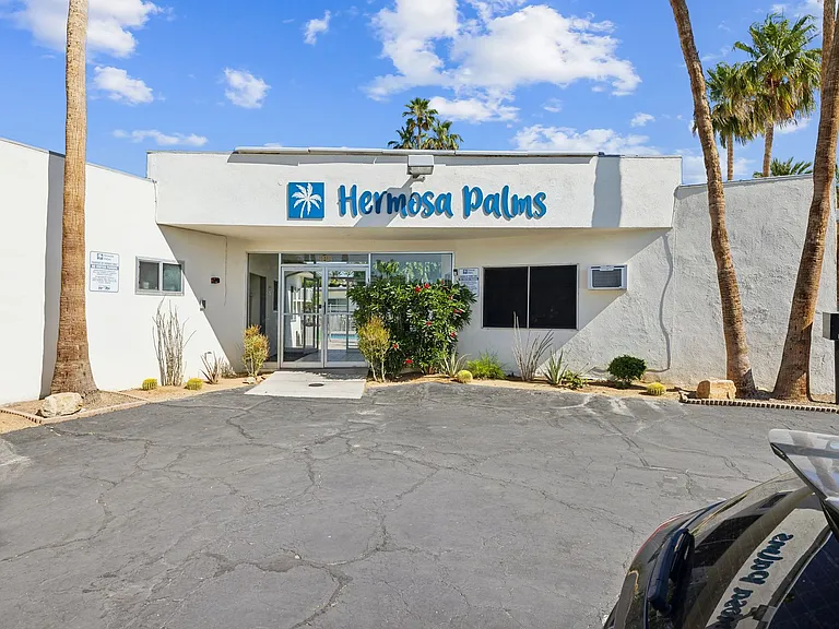 588 E. Mel Avenue - Hermosa Palms — Photo 47