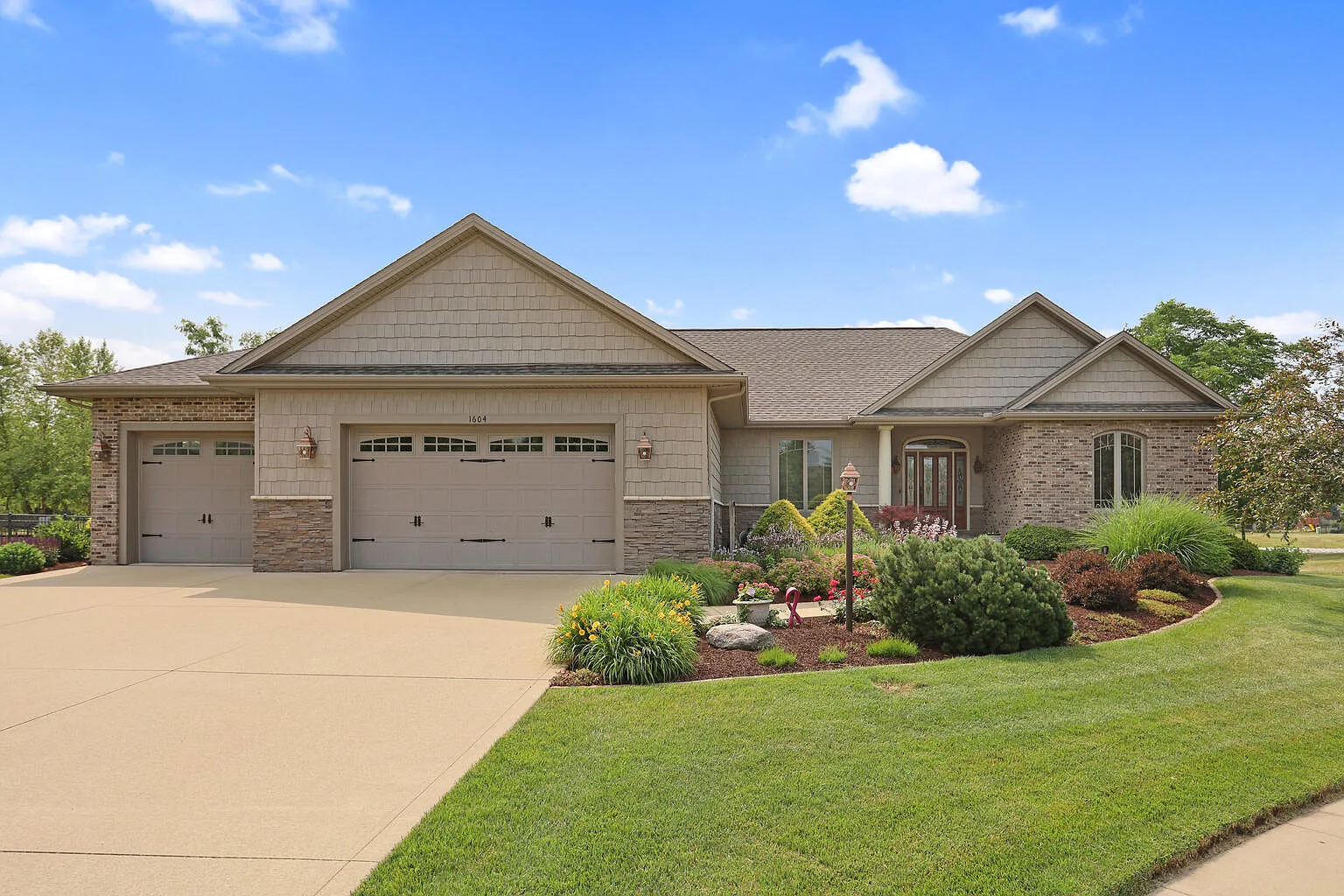 1604 Chestnut Grove Ct photo 1