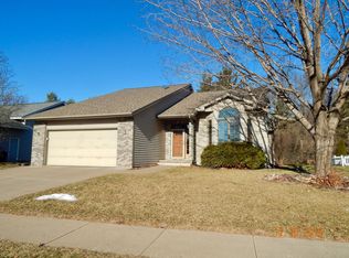 2019 Sandalwood Dr, Onalaska, WI 54650