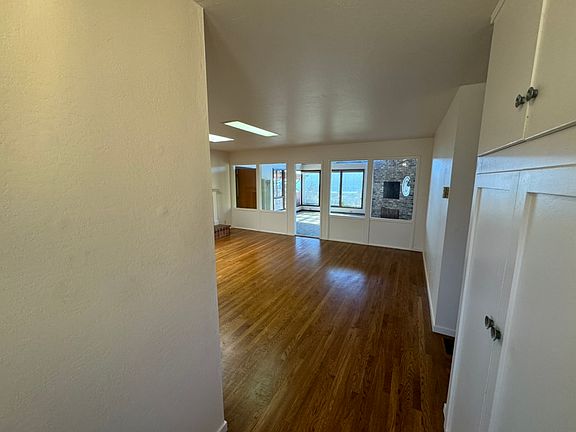 5th image of 696 Corona Dr
