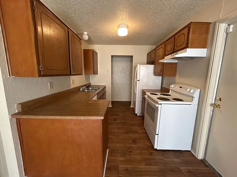 2108 Carousel Dr — Photo 4