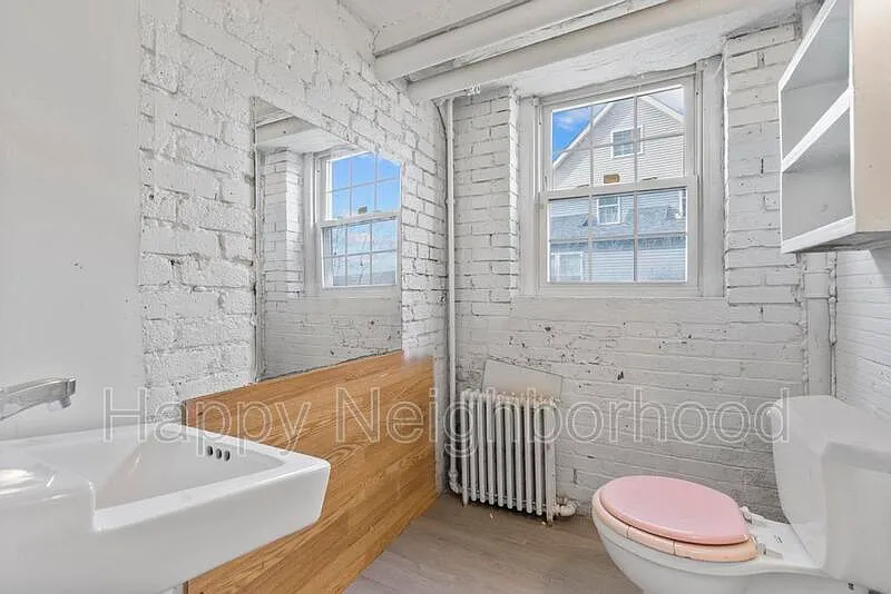 2 bed, 1.0 bath, 500 sqft, $1,300 — Photo 2