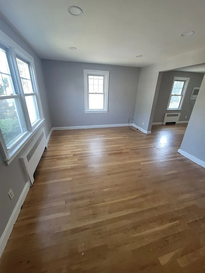 452 Stratford Rd — Photo 3