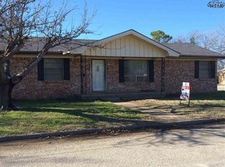 515 N Hancock St, Henrietta, TX 76365