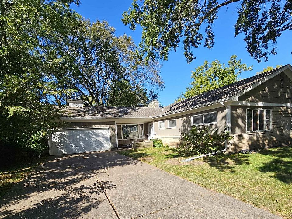 1st image of 2 Parkwood Dr