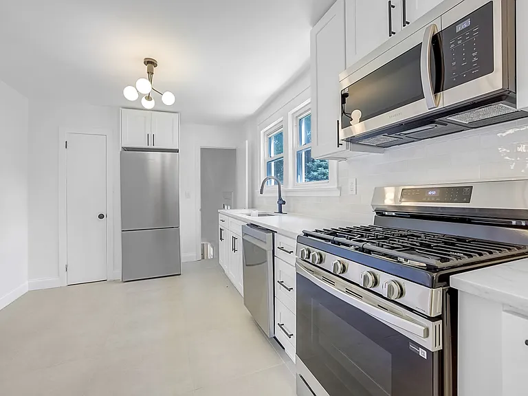 135 E Linden Ave — Photo 20