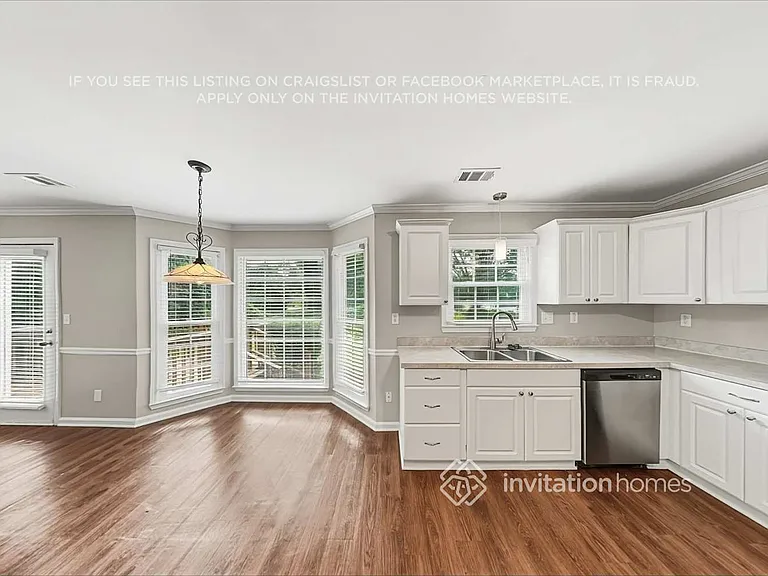 4351 Lakeside Hills Way NE — Photo 11