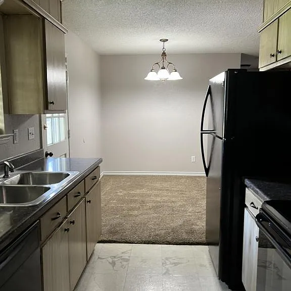 320 Jean Dr — Photo 5
