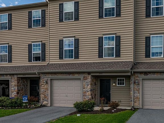 3rd image of 2041 Crown Mill Dr