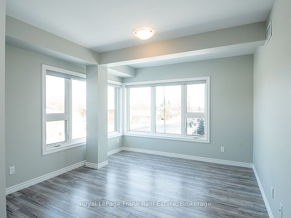 4th image of 143 Bloor St W #302