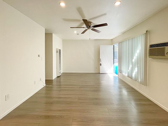 4th image of 1030 W Huntington Dr #15
