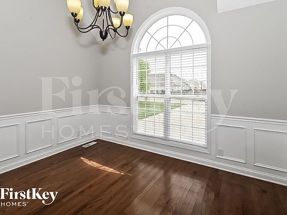 4th image of 878 Samantha Ln