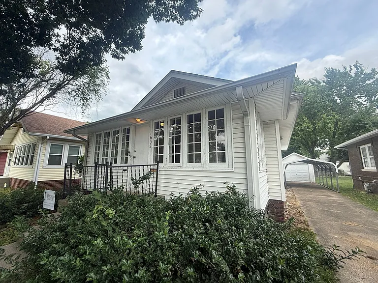1608 S 2nd St — Photo 12
