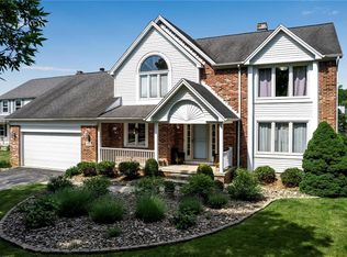 10 Santa Clara Ct, East Amherst, NY 14051
