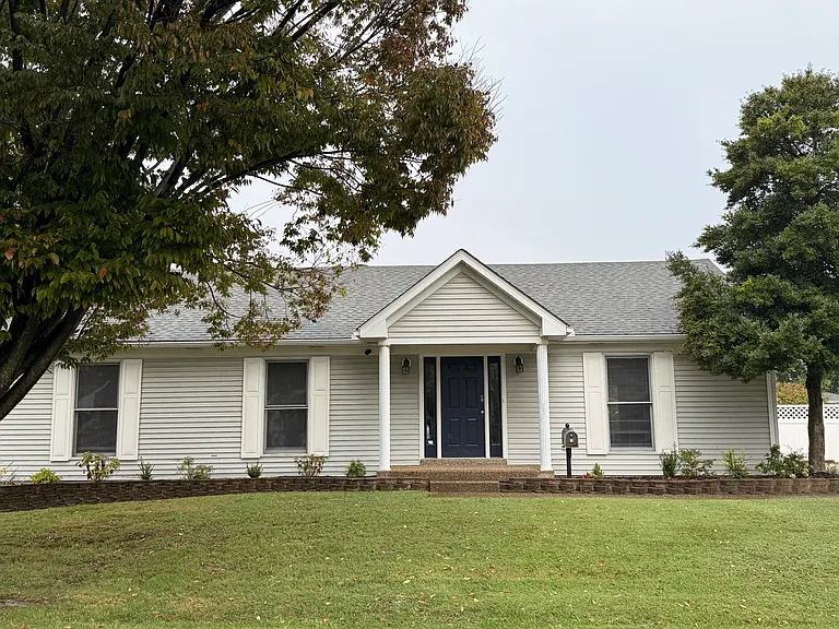 1009 Hess Ln — Photo 1