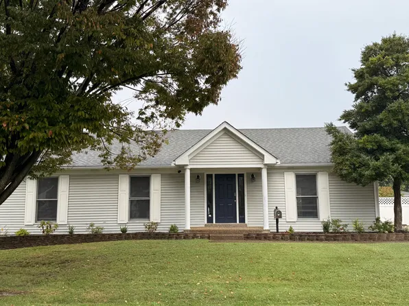 1009 Hess Ln, Louisville, KY 40217