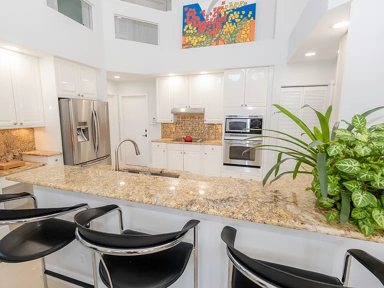 10849 Bal Harbor Dr — Photo 22