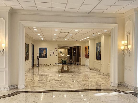 5th image of 5600 Collins Ave APT 17W