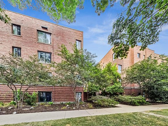 2nd image of 1224 W Chase Ave APT 3F
